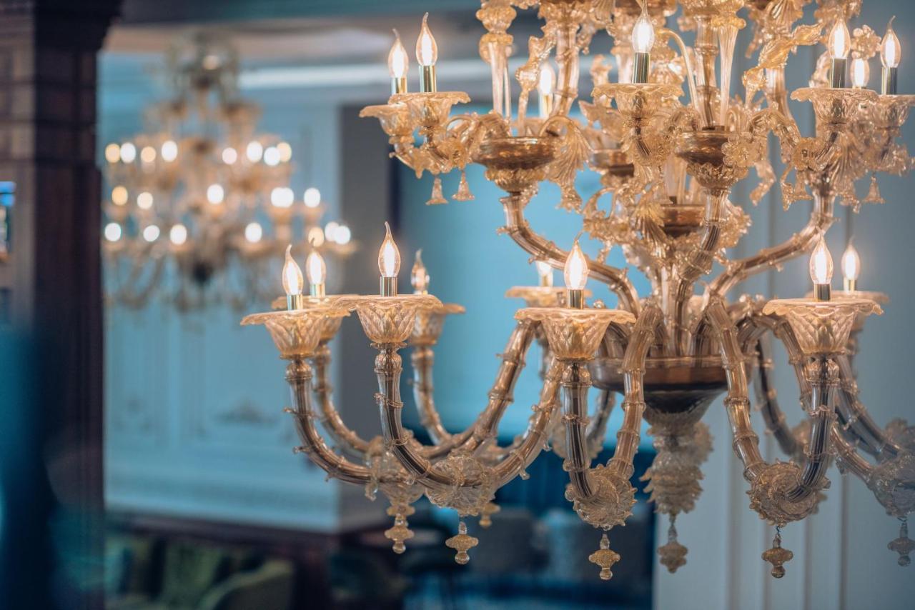Hotel Iberostar Slavija Budva Zewnętrze zdjęcie A chandelier